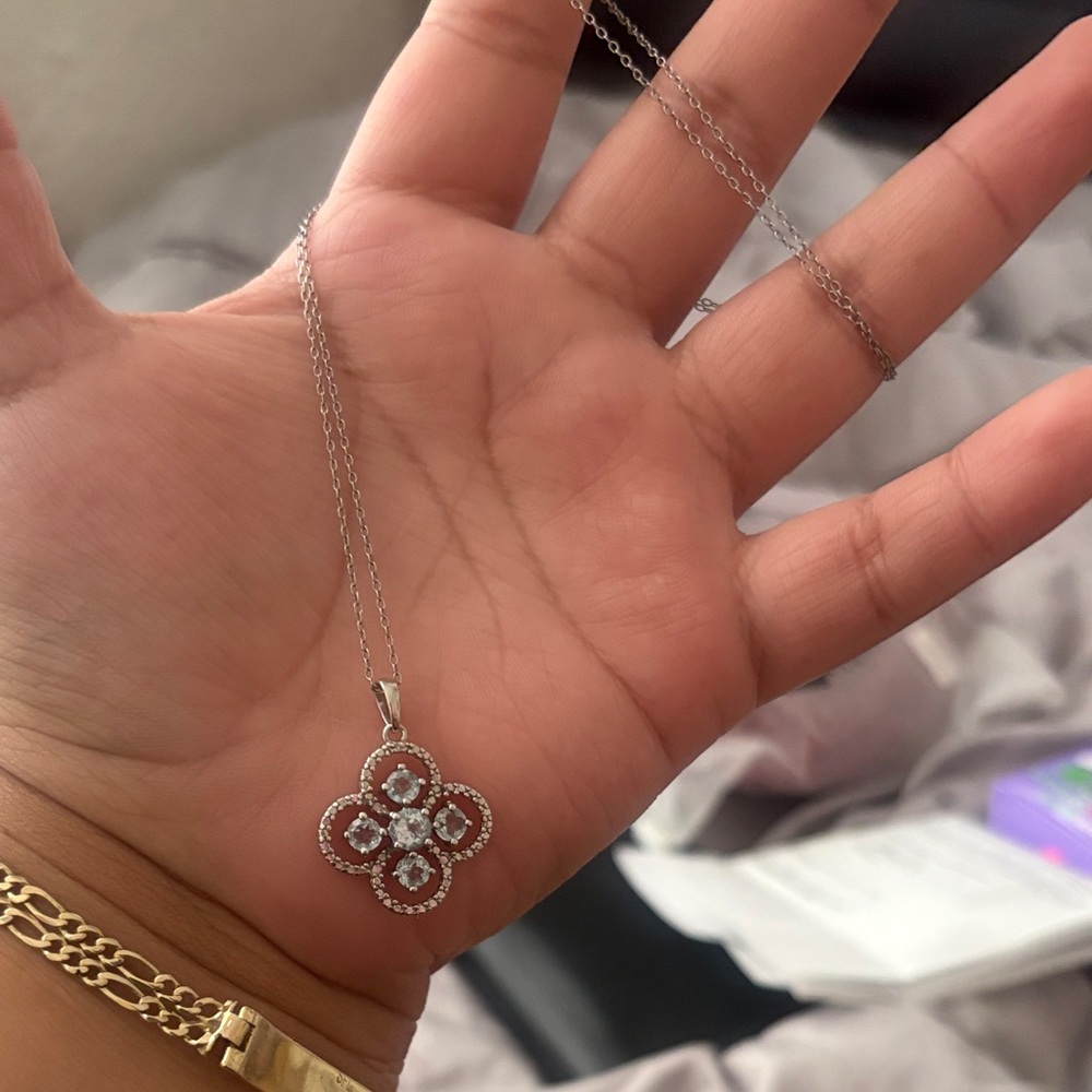 Elegant Silver Pendant Necklace